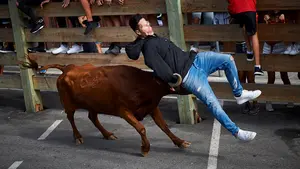 Zarandeado y pisoteado un menor de edad al ser cogido por una vaquilla durante las fiestas de Berriozar