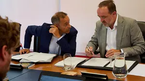 Esparza arremete contra la elevada estructura del Gobierno: "Más parece la agenda de colocación de la señora Chivite"