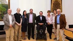 Una importante labor social: Hualde recibe en el Parlamento al patronato de la Fundación Caja Navarra