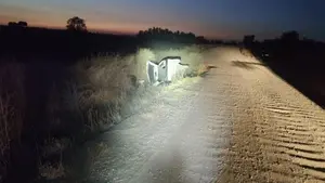 Se emborracha, deja que su hijo de 12 años conduzca su coche y el menor termina herido grave tras un accidente