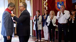 "Ha paseado Pamplona por todo el mundo": el exárbitro Undiano Mallenco recibe el cuarto 'Pañuelo'