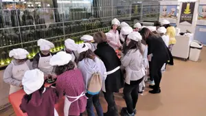 Entre los fogones desde pequeños: ofrecen clases de cocina para niños en los mercados municipales de Pamplona