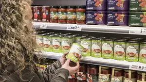 Un famoso supermercado inaugura su nuevo local en un edificio recién rehabilitado del centro de Pamplona