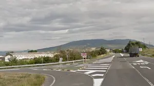 Dos hombres trasladados al hospital por una colisión entre dos vehículos en Muruarte de Reta-Tiebas