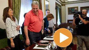 Asirón ningunea una vez más los símbolos de Navarra y alaba la ikurriña: "Es la bandera más bonita del mundo"