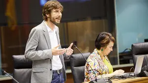 Podemos "devuelve la pelota" y se niega a posicionarse en el enfrentamiento por el senador autonómico