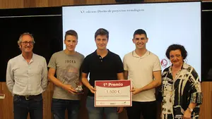 Un proyecto para dirigir el viento: tres alumnos del IES Iturrama reciben un premio en un concurso de la UNAV