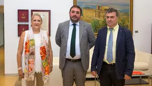 Navarra mantiene su compromiso solidario: Hualde se reúne con Valentín Fortún, delegado territorial de la ONCE