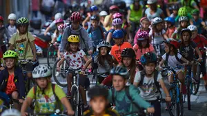 Una 'bicicletada' para concienciar: 500 escolares recorren Pamplona por "una movilidad responsable"