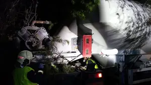 Se sale de la vía y choca contra unos árboles: herido una camionero tras sufrir un accidente en Cadreita