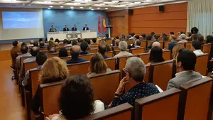Un centenar de empresarios participan en una jornada sobre prevención del fraude cibernético en Pamplona