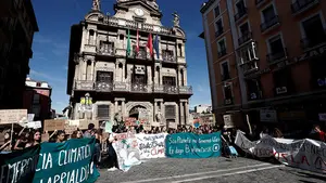 'Emergencia climática': cientos de personas exigen en Pamplona medidas contra la destrucción del planeta