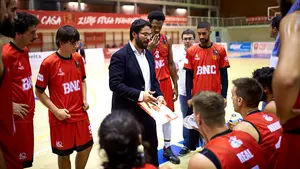El entrenador del Basket Navarra dimite al no clasificar a su equipo para la fase de ascenso a Leb Oro