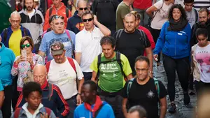 Anaitasuna vuelve a congregar en Pamplona a cientos de personas en su tradicional subida a San Cristónal