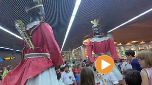 La espectacular despedida de los gigantes de Pamplona: la 'Polonesa' pone el punto y final hasta San Saturnino