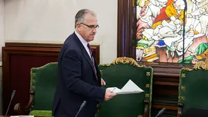 Enrique Maya (NA+) dice que acatará la voluntad de la mayoría sobre la supresión de dietas en Comiruña