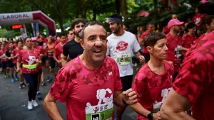 El rojo es también el color del apoyo en Navarra: las imágenes de la VI Carrera Solidaria de ANFAS