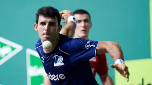 Jokin Altuna consigue plaza en las semifinales después de ganar a Erik Jaka en el frontón de Eibar