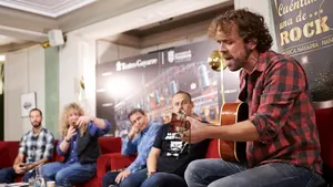 Así suena Navarra: el teatro Gayarre acoge un espectáculo que recorre la historia del rock foral