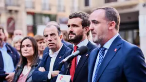 El PSOE acusa al PP de "comprar" el voto de UPN y Casado pide rectificar el "pucherazo"