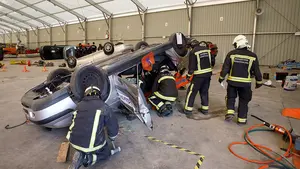 Una colaboración que puede salvar vidas: Volkswagen y Bomberos realizan prácticas en Landaben