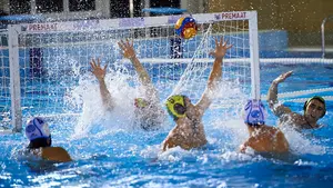 A punto de dar la sorpresa: el Waterpolo Navarra hace sufrir al Sant Andreu en la piscina Pere Serrat