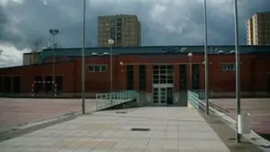 Quejas por la actuación de un conserje en Barañáin que echó a una niña del vestuario: "Mi hija salió en bragas"