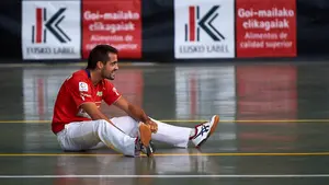 Oinatz Bengoetxea suspende el partido por lesión ante Unai Laso y queda eliminado del Cuatro y medio