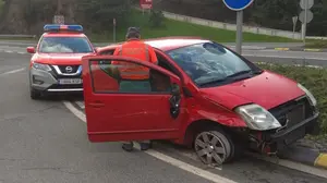 Detenida en Sumbilla tras negarse a realizar el test de alcohol y conducir con una rueda reventada y dando bandazos