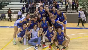 La tercera consecutiva: el FNB Ardoi femenino se impone al FC Barcelona en el pabellón Arrosadía