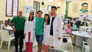 Tres estudiantes navarros de la UNAV participan en un curso de formación médica en Cuba