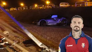 El jugador de Osasuna Rubén García destroza su Porsche tras salirse de la vía y chocar contra una farola