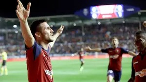 Oier seguirá luciendo el brazalete de capitán: Osasuna anuncia la renovación de uno de sus pilares