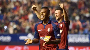 Osasuna planta cara y mete un repaso a todo un Valencia: las imágenes del partido de los rojillos en El Sadar