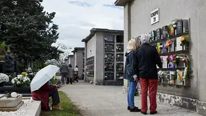 El cementerio de Pamplona anuncia que cierra el acceso a las visitas aunque seguirán los servicios funerarios