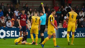 El derbi navarro se queda en Tajonar: Osasuna Promesas vence al Izarra con apuros en un partido vibrante