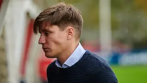 El CD Izarra confirma la continuidad de su entrenador Pablo Álvarez, de solo 25 años, en Segunda B