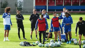 El delantero Adrián López es duda y podría ser la quinta baja para jugar este domingo ante el Getafe CF