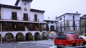 Dificultades para votar en algunos puntos de Navarra debido a la nieve que cubre muchas zonas del norte