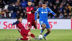 Las imágenes del competido choque entre Osasuna y el Getafe en el Coliseum Alfonso Pérez