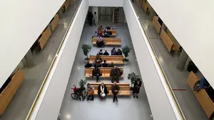 Algunas operaciones y consultas en la Sanidad pública de Navarra casi alcanzan los dos años de lista de espera