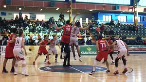 Nueva derrota a domicilio: el Basket Navarra se ve sorprendido por el Zamora en el pabellón Ángel Nieto