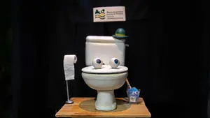 Arrojar toallitas por el inodoro provoca atascos en las redes navarras que encarecen un 15% su mantenimiento