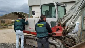 Recuperan una excavadora valorada en más de 60.000 euros que fue robada en 2016 en Puente la Reina