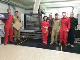 Una máquina de última generación 'aterriza' en un centro de FP de Pamplona para modernizarlo