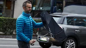 Ni la lluvia ni el viento dan tregua a Navarra: sigue la alerta por fuertes rachas y potentes precipitaciones