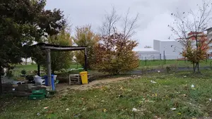 Reclaman adecuar el solar ocupado como huerto en Mendillorri: "Dejadez, suciedad y abandono desde 2014"