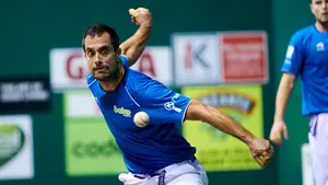 El adiós de un veterano: la remontada de Asier Aguirre deja fuera del Manomanísta a Oinatz Bengoetxea