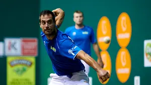 El navarro Oinatz Bengoetxea acumula ya seis partidos sustituyendo a Artola en el campeonato de Parejas