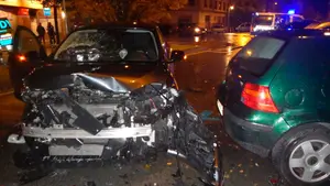 Una conductora borracha y drogada destroza cinco coches en el barrio de San Juan tras chocarse contra ellos